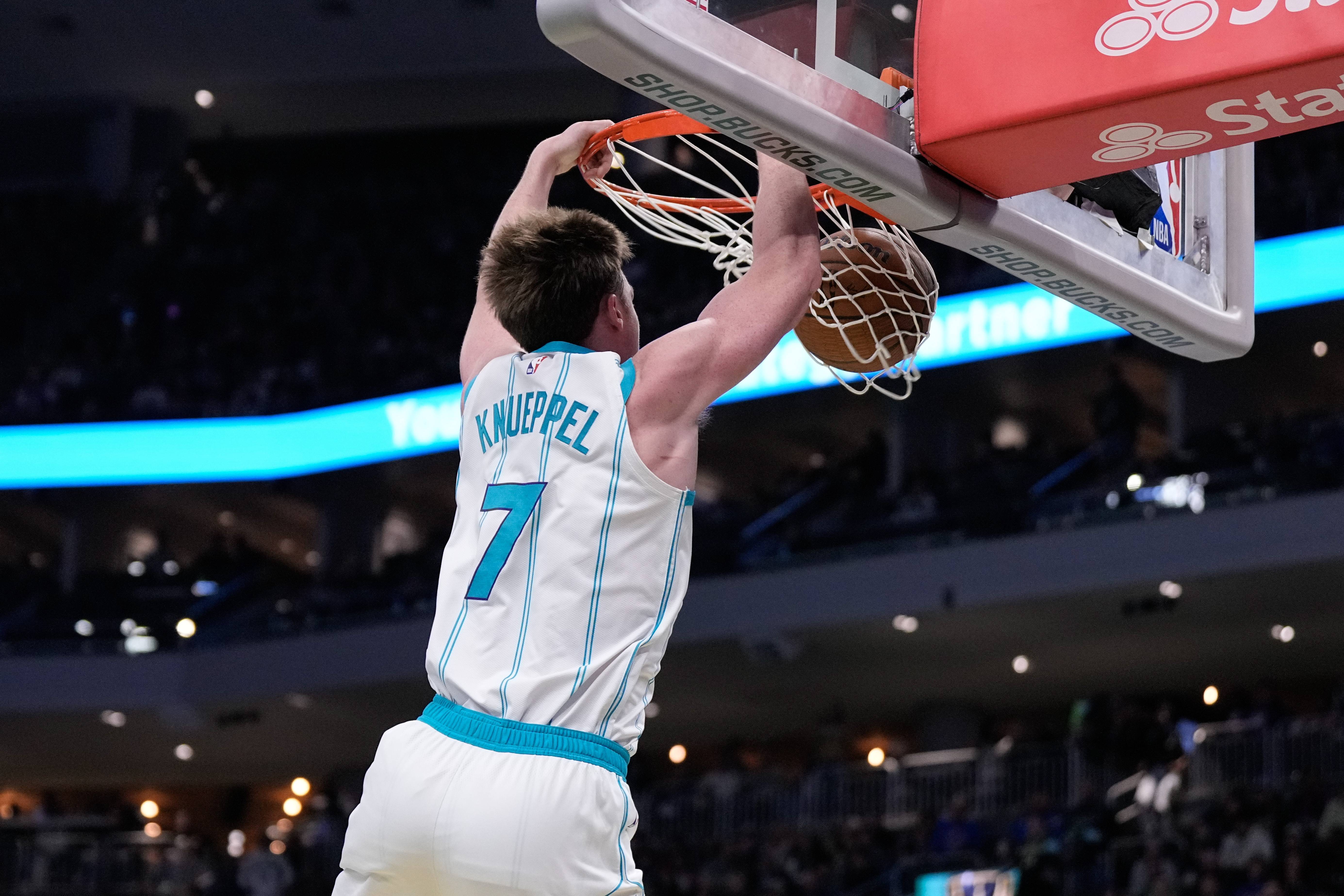 壹号娱乐手机版app夏洛特黄蜂发布备战花絮；赛后更衣室发声；欧联任务艰巨；球队文化再被提及的简单介绍